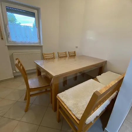 아파트 Monteurwohnung , 4 Schlafzimmer, 130qm, Balkon, Einzige Wohneinheit Im Haus, Parkplatz 포킹
