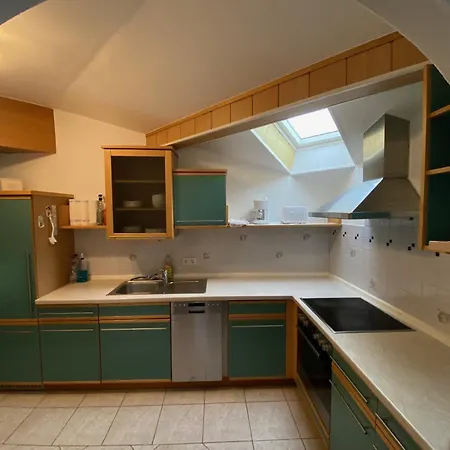 아파트 Monteurwohnung , 4 Schlafzimmer, 130qm, Balkon, Einzige Wohneinheit Im Haus, Parkplatz *