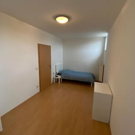 Monteurwohnung , 4 Schlafzimmer, 130qm, Balkon, Einzige Wohneinheit Im Haus, Parkplatz * 포킹