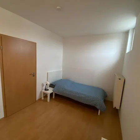 아파트 Monteurwohnung , 4 Schlafzimmer, 130qm, Balkon, Einzige Wohneinheit Im Haus, Parkplatz 포킹