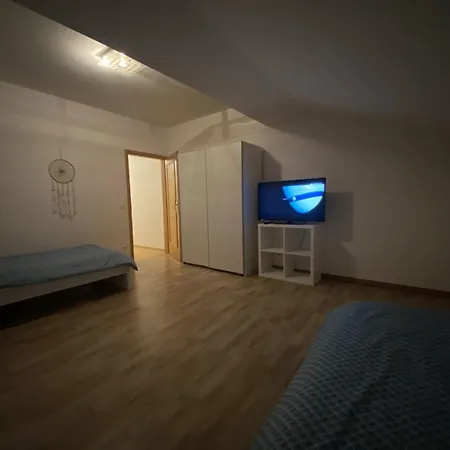 Monteurwohnung , 4 Schlafzimmer, 130qm, Balkon, Einzige Wohneinheit Im Haus, Parkplatz 포킹
