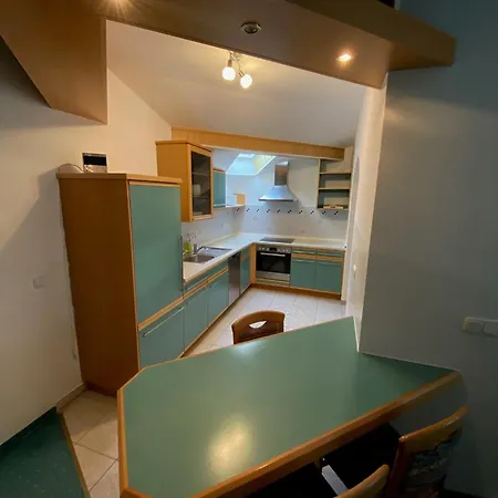 Lägenhet Monteurwohnung , 4 Schlafzimmer, 130qm, Balkon, Einzige Wohneinheit Im Haus, Parkplatz