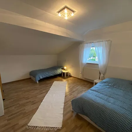 Monteurwohnung , 4 Schlafzimmer, 130qm, Balkon, Einzige Wohneinheit Im Haus, Parkplatz *
