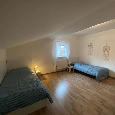 Monteurwohnung , 4 Schlafzimmer, 130qm, Balkon, Einzige Wohneinheit Im Haus, Parkplatz