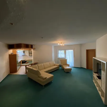 Monteurwohnung , 4 Schlafzimmer, 130qm, Balkon, Einzige Wohneinheit Im Haus, Parkplatz * Pocking (Passau)