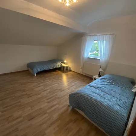 Monteurwohnung , 4 Schlafzimmer, 130qm, Balkon, Einzige Wohneinheit Im Haus, Parkplatz * Pocking