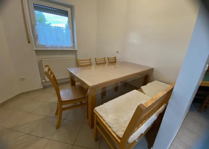 Daire Monteurwohnung , 4 Schlafzimmer, 130qm, Balkon, Einzige Wohneinheit Im Haus, Parkplatz Pocking (Passau)