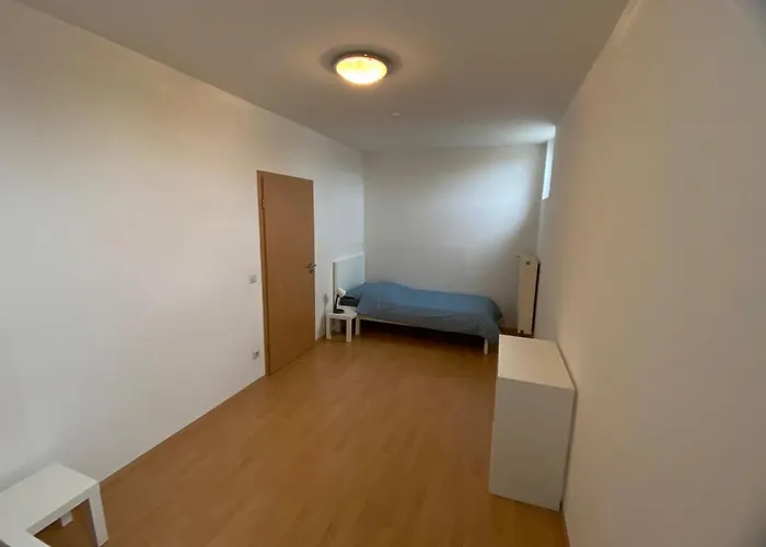 Monteurwohnung , 4 Schlafzimmer, 130qm, Balkon, Einzige Wohneinheit Im Haus, Parkplatz * Pocking (Passau)