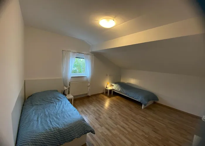 Monteurwohnung , 4 Schlafzimmer, 130qm, Balkon, Einzige Wohneinheit Im Haus, Parkplatz Daire