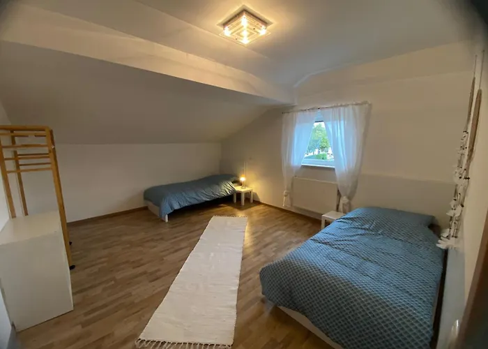 Monteurwohnung , 4 Schlafzimmer, 130qm, Balkon, Einzige Wohneinheit Im Haus, Parkplatz *