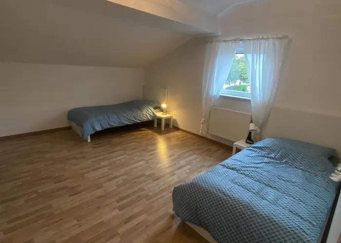 Monteurwohnung , 4 Schlafzimmer, 130qm, Balkon, Einzige Wohneinheit Im Haus, Parkplatz * Pocking (Passau)